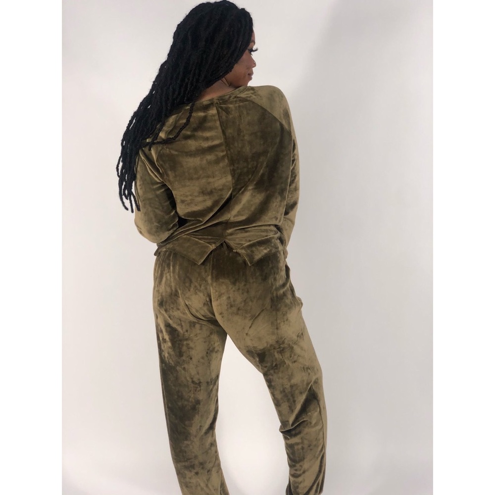 NWT Olive Green Velour Matching 2 Piece Set - Picture 4 of 4